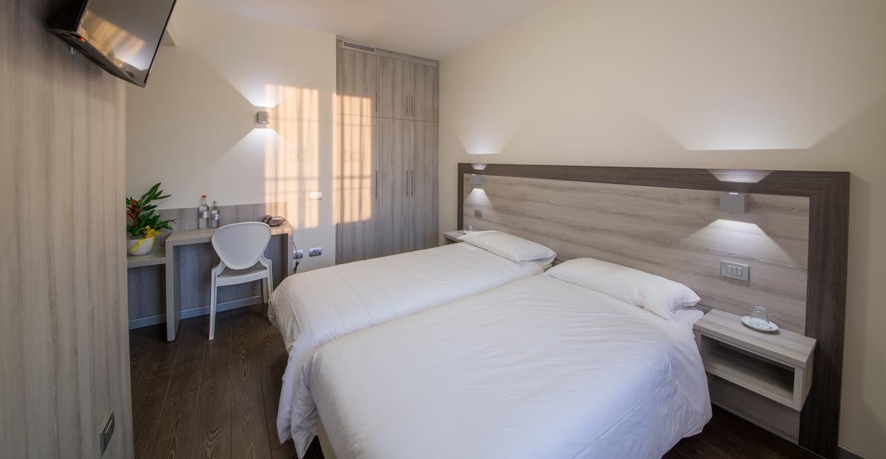 Hotel Panineria Colombera Rossa ブレシア エクステリア 写真