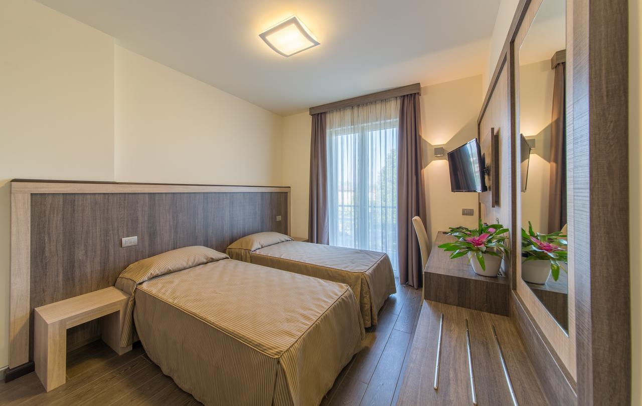 Hotel Panineria Colombera Rossa ブレシア エクステリア 写真
