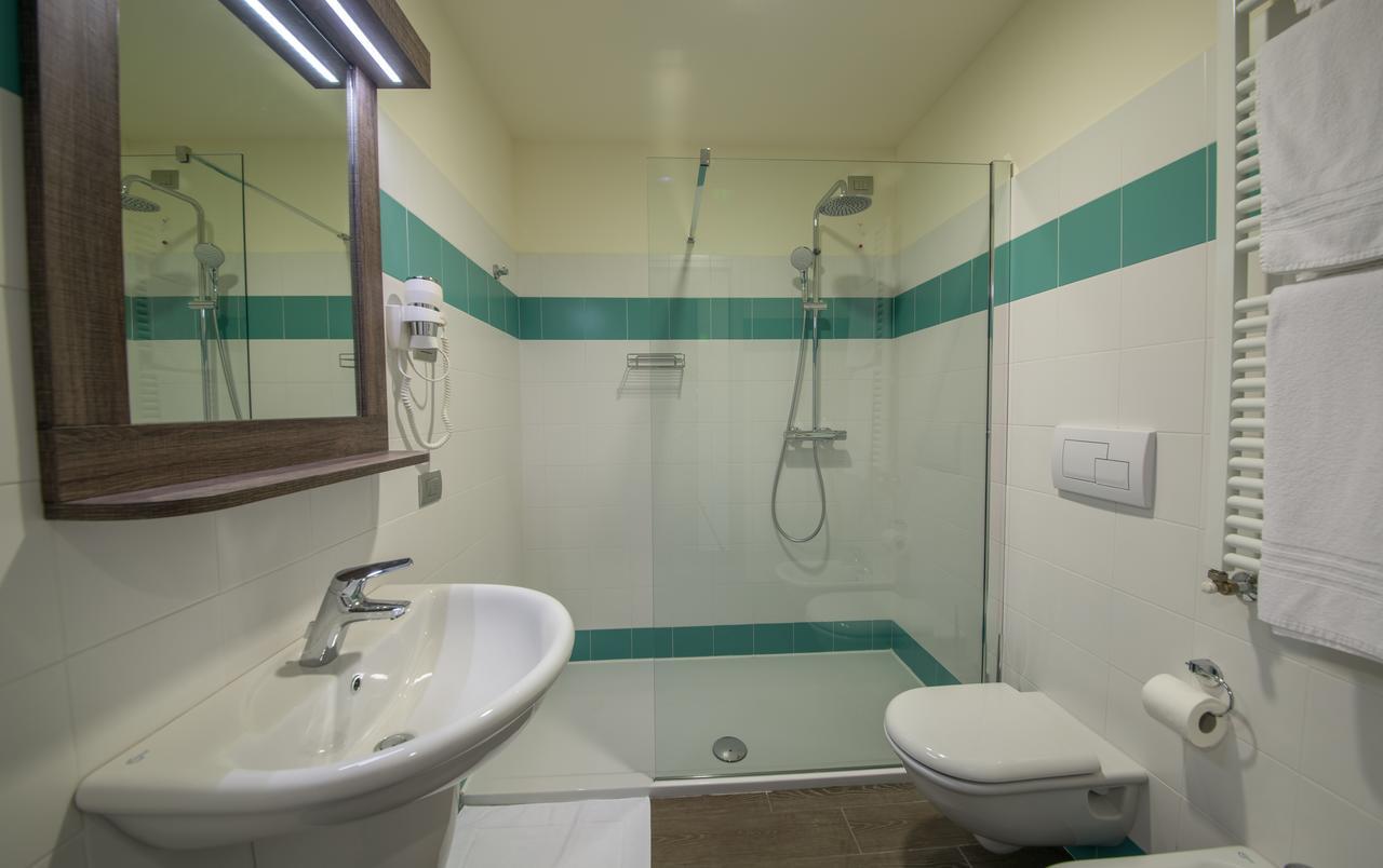 Hotel Panineria Colombera Rossa ブレシア エクステリア 写真