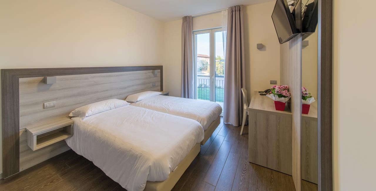 Hotel Panineria Colombera Rossa ブレシア エクステリア 写真