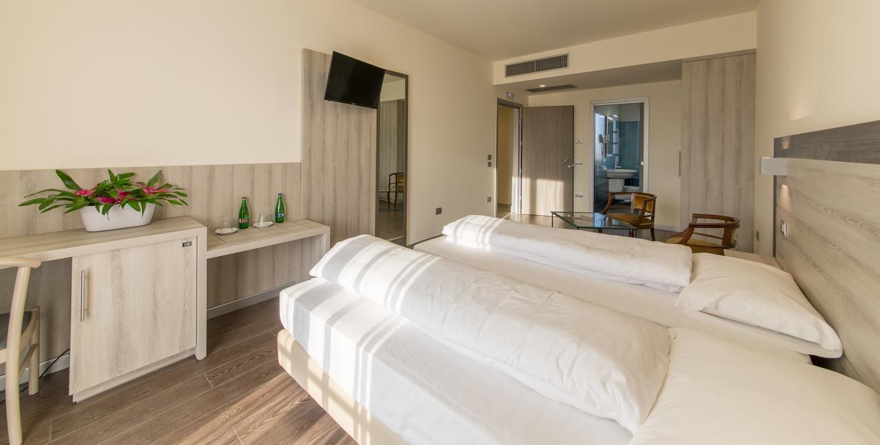 Hotel Panineria Colombera Rossa ブレシア エクステリア 写真
